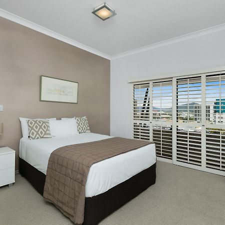 Mantra Esplanade Hotel Cairns Kültér fotó