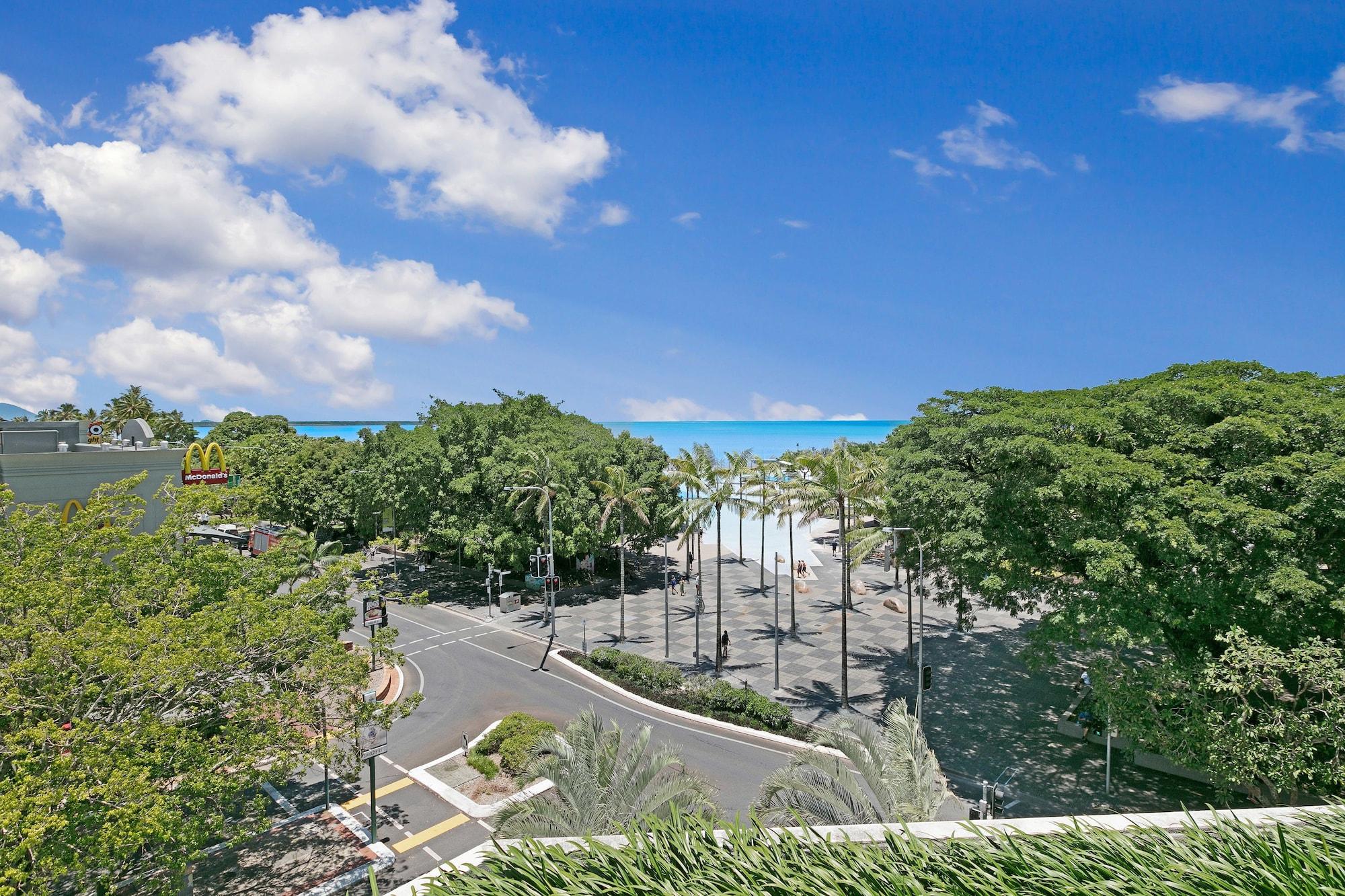 Mantra Esplanade Hotel Cairns Kültér fotó
