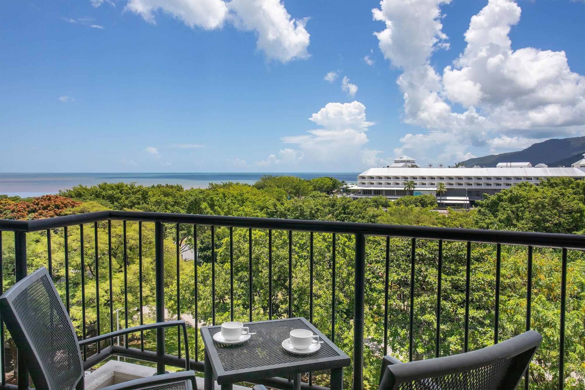 Mantra Esplanade Hotel Cairns Kültér fotó