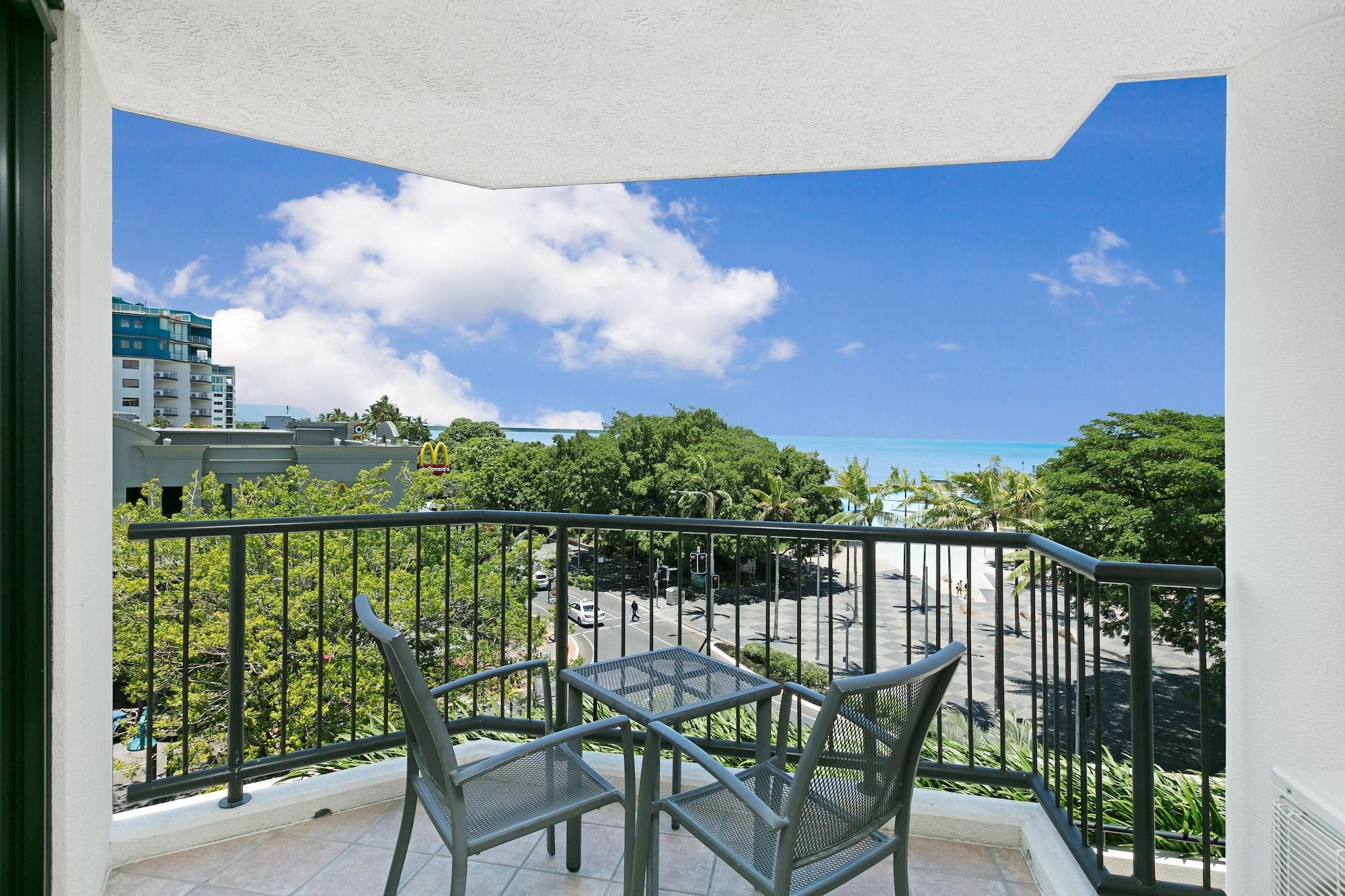 Mantra Esplanade Hotel Cairns Kültér fotó