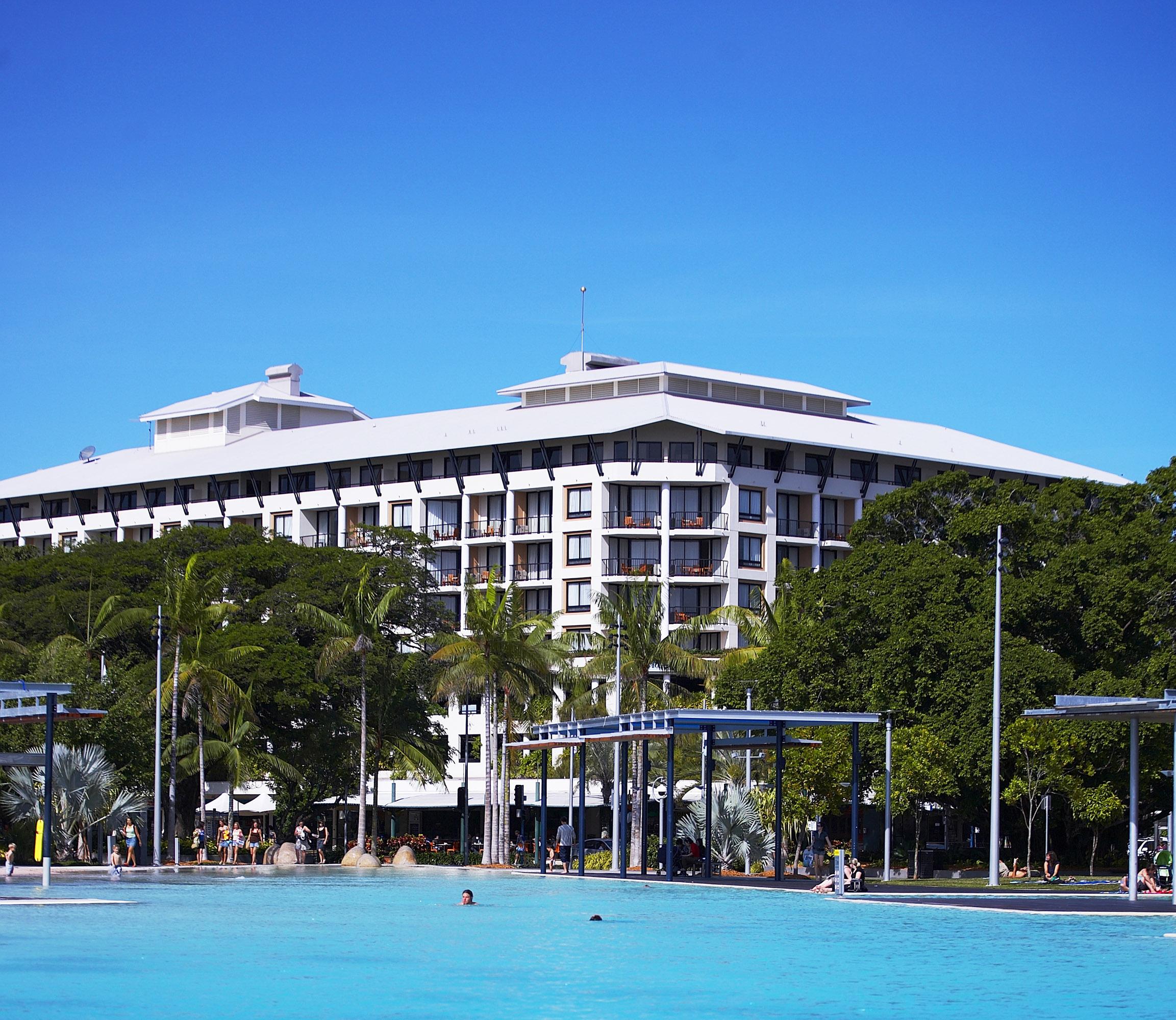 Mantra Esplanade Hotel Cairns Kültér fotó