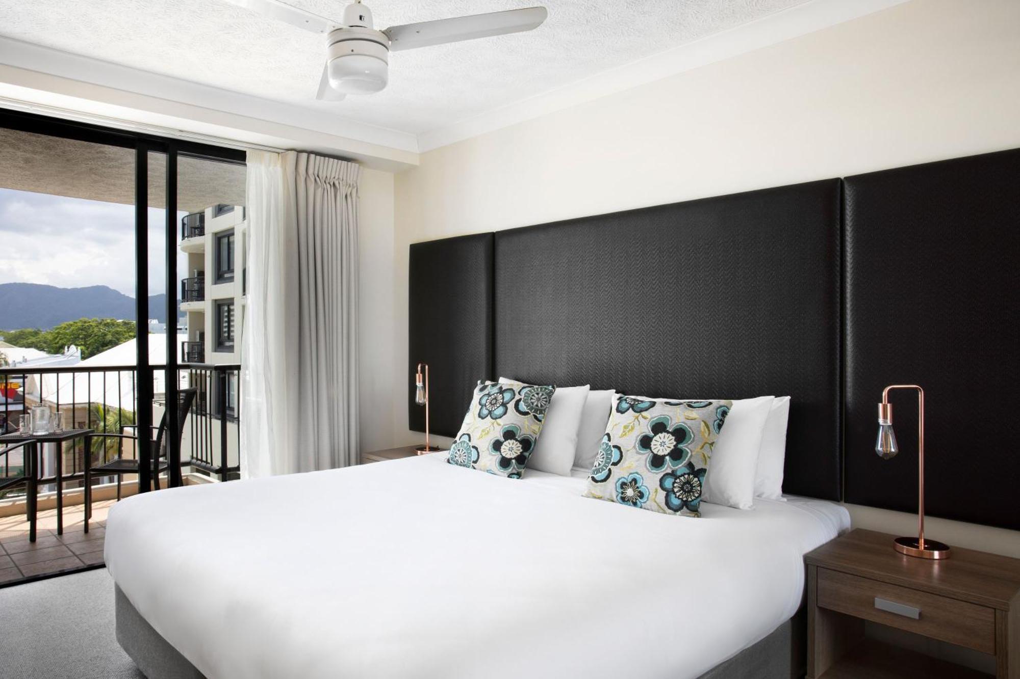 Mantra Esplanade Hotel Cairns Kültér fotó