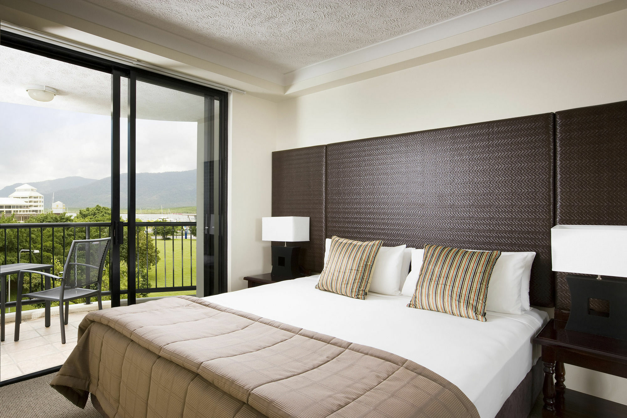 Mantra Esplanade Hotel Cairns Kültér fotó